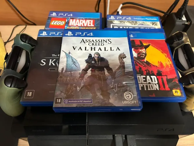 Ps4 fat 500gb + 2 controles + 5 jogos!