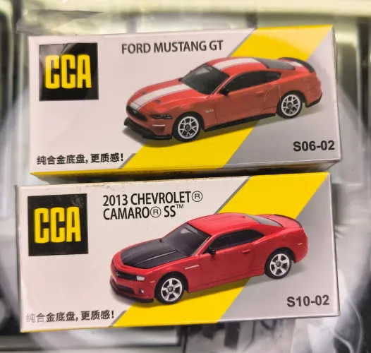 Dupla Miniaturas 1:64 (aprox. 7/8cm), Mustang eCamaro CCA não Hotwheels