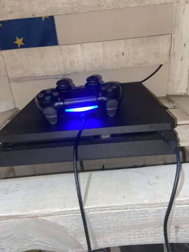 PLAYSTATION 4 