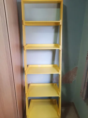 Estante amarelo usada
