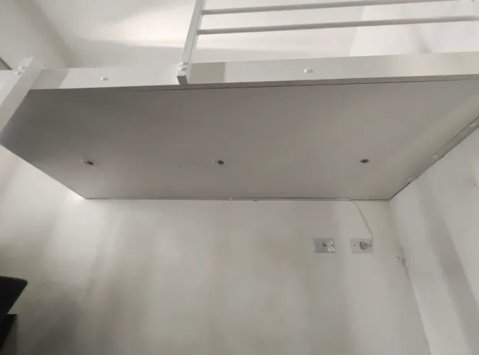 Cama suspensa