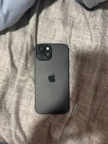 iPhone 15/ com alguns detalhes e defeitos 