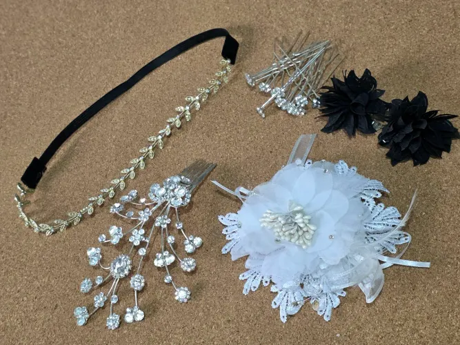 Kit Acessórios de Cabelo com Strass e Flores