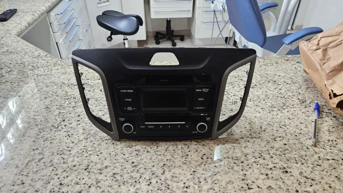 Multimídia original Hyundai Creta com moldura compatível com hb20 trocando moldura 