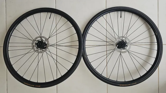 Roda ciclismo speed road com pneus Continental Gatorskin 