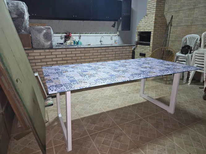 Mesa de vidro com pés de Metalon 70x30 branco