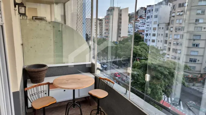 Ótimo apartamento na Glória