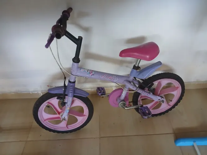 Vendo bicicleta infantil feminina !