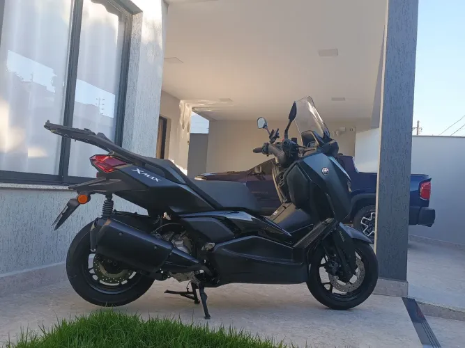 Xmax 250. |.  2025/2025 connect 