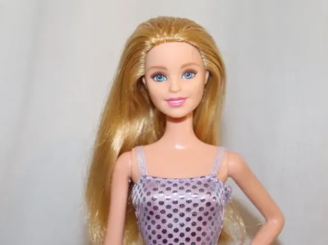 Barbie Millie com vestido Glitz Doll