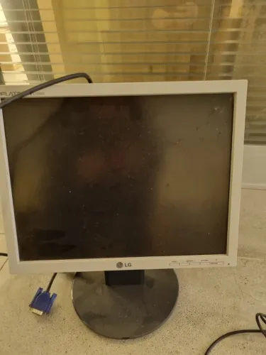Monitor LG e teclado