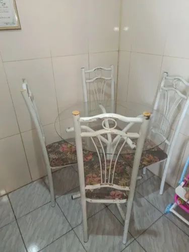 Mesa com 4 cadeiras