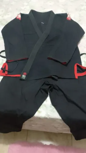 Vendo Kimono Mestre Fighter trançado preto
