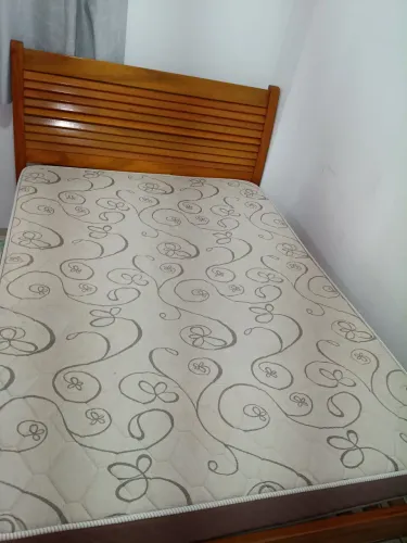 Cama de casal madeira jatobá.