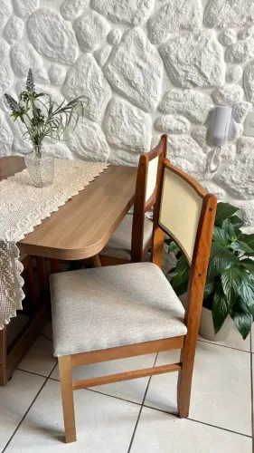 Mesa de jantar quadrada pequena