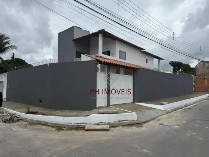 Casa Duplex com Piscina e 4 Quartos à Venda em Antares