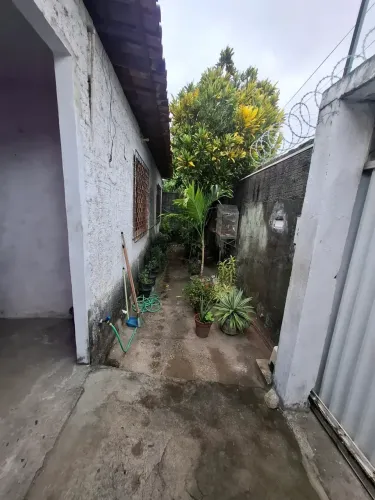 Casa com 3 quartos pertinho da Avenida - 12 metros de largura