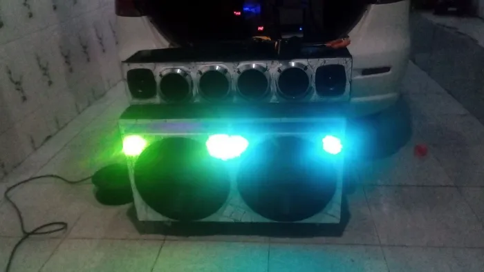 Vendo som automotivo