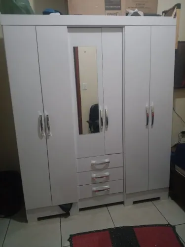Guarda roupa 6 portas