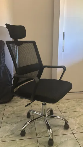 Cadeira de escritório nova