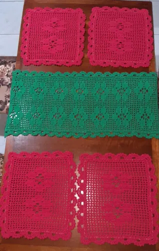 Vendo trilhos de crochê,e sousplat.