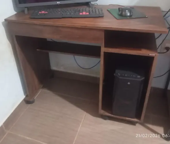 Mesa / Escrivaninha para Compudador