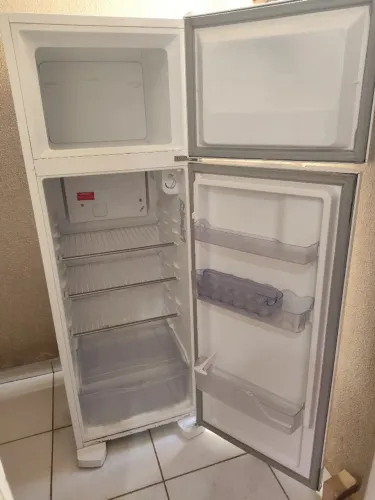 Geladeira Refrigerador DC35A 2 Portas 260 Litros Electrolux