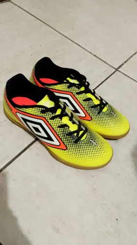 Chuteira futsal 
