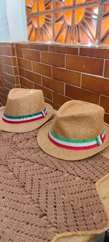 Chapéu panamense, tamanho 58, mais chapéu com a bandeira da Itália de brinde