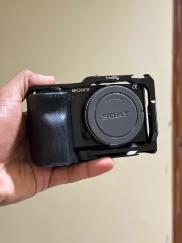 Sony ZVE10 C/lente + Cage (C/caixa)