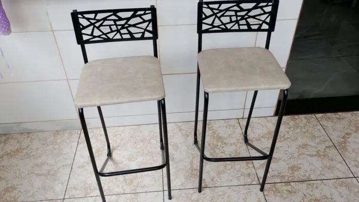 Vendo duas cadeiras altas para bancada