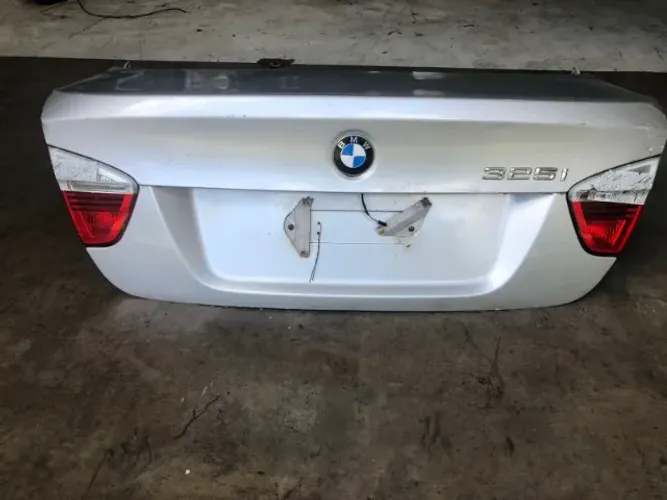 Tampa Traseira Porta Malas BMW Série 3 E90 2005 a 2011 - 316i 318i 320i 325i 330i 335i