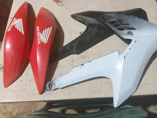 Vende-se Carenagem Broz 2015 e da moto CG