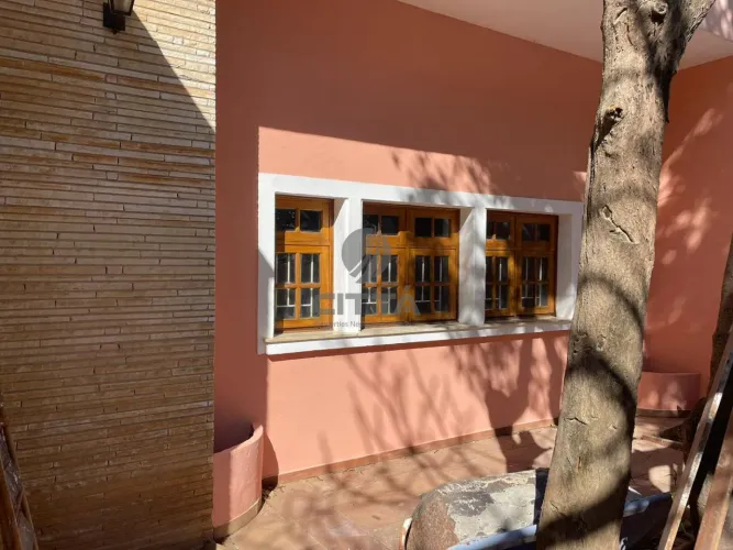 Casa comercial para locação no bairro Cambuí em Campinas/SP.