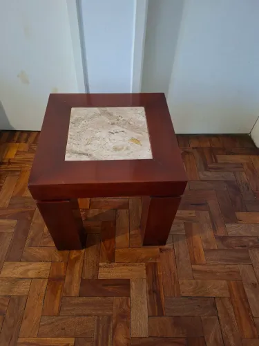 Mesinha de madeira