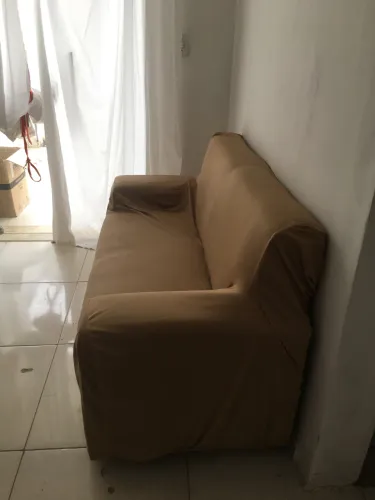 Sofá de dois lugares