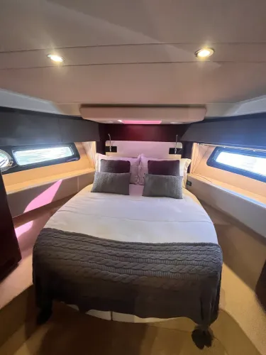 Linda Azimut 56