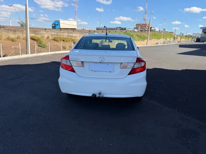 Honda Civic Sedan LXS 1.8/1.8 Flex 16V Aut. 4P 2014