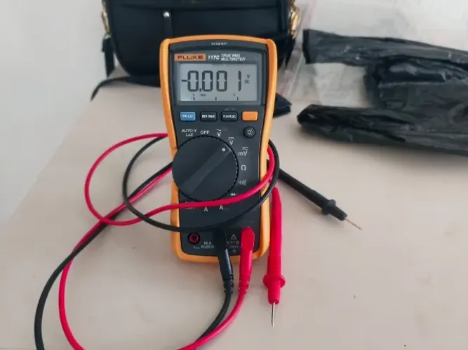 Multímetro Fluke 117c Digital Portátil Cat Iii 600 V