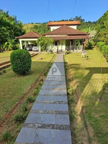 Chácara à venda, 4 quartos, 2 suítes, 2 vagas, São Francisco - Valença/RJ