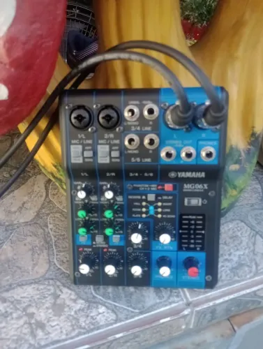 Vendo som profissional Semi novo