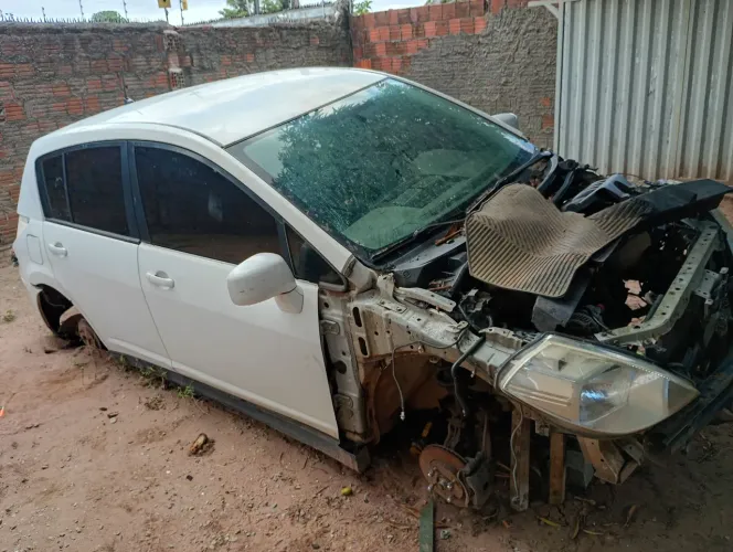 Nissan Tiida S 1.8/1.8 Flex 16V Mec. 2012
