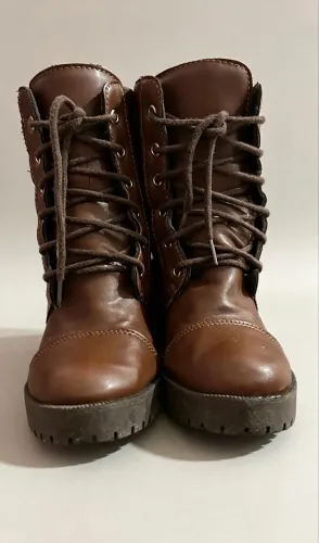Bota marrom tratorada salto 7 cm