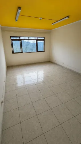 Espaço para escritório ou consultório 