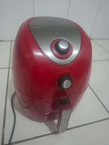 Airfryer Philco vermelha / Panela elétrica de arroz Britânia / Expremedor de frutas Arno