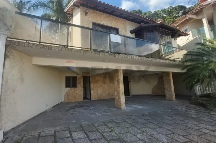 Casa à venda na Tijuca Teresópolis - 3 suítes