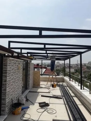 Quadros e estruturas em metalon