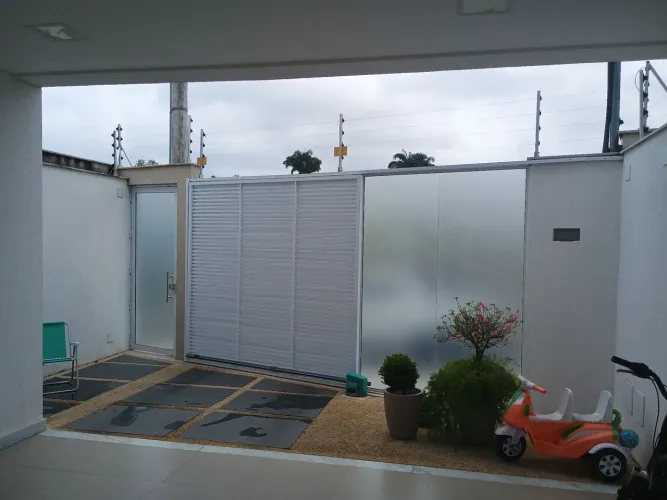 Portão garagem alumínio 2,60largura x 2,50 altura com motor junto