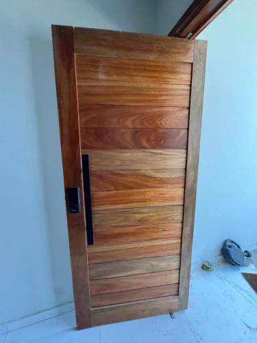Vendo Folha de porta Madeira Angico