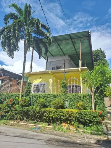 //Casa no Monte das Oliveiras próxima ao SPA do Galiléia